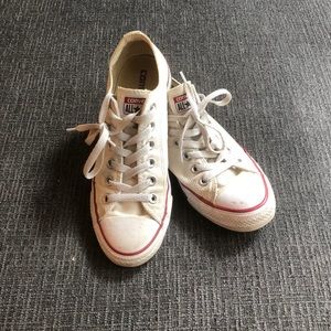 White Women’s Converse (Size 8)